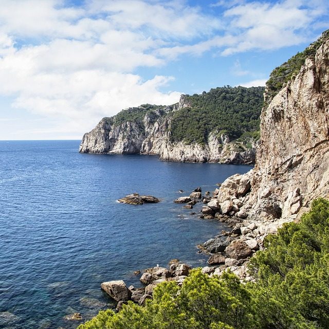 Die Küste der Costa Brava direkt am Meer in Spanien ist eine schöne Optimierungsfundstellung